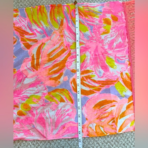 Lilly Pulitzer Tropical Print Fringe Scarf/Sarong – Sample - Picture 4 of 4
